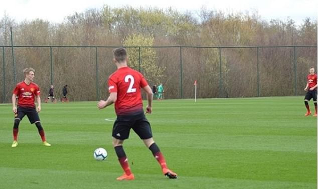 Phil Neville xem con trai thi dau cho Man United - Bóng Đá