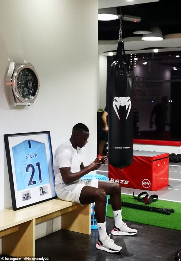 Quá mong Mendy trở lại, Man City đưa anh sang hẳn Dubai - Bóng Đá