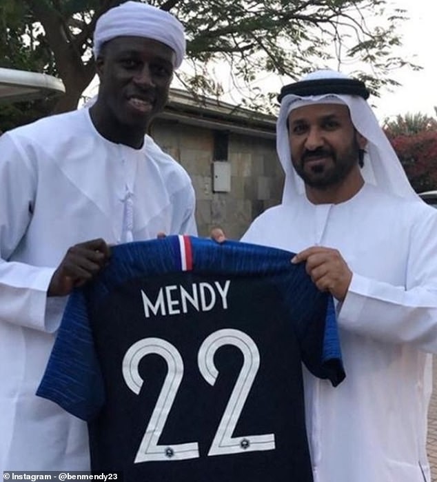 Quá mong Mendy trở lại, Man City đưa anh sang hẳn Dubai - Bóng Đá