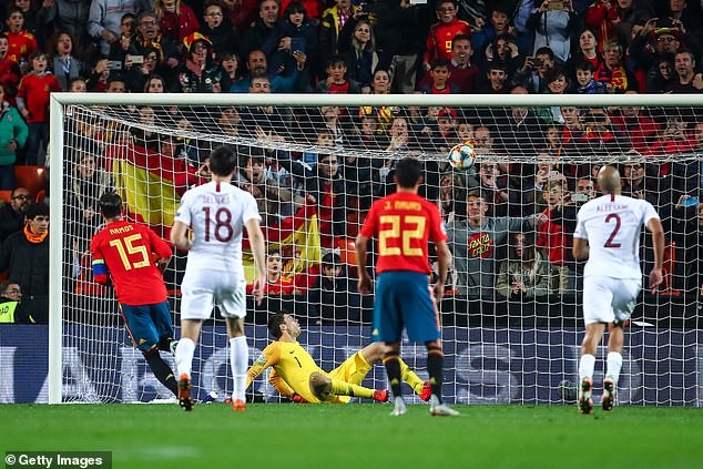 Asensio chụp hình cùng De Gea - Bóng Đá