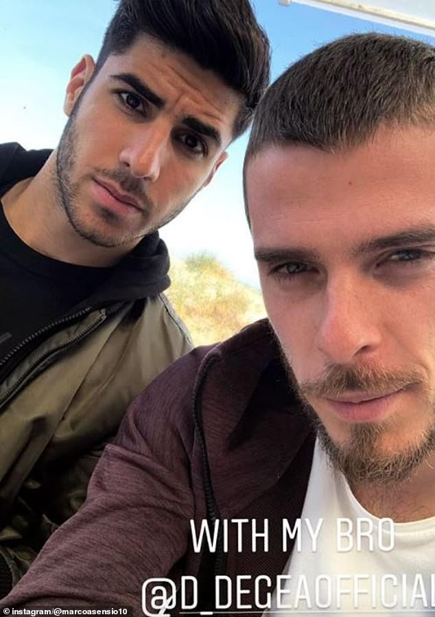 Asensio chụp hình cùng De Gea - Bóng Đá