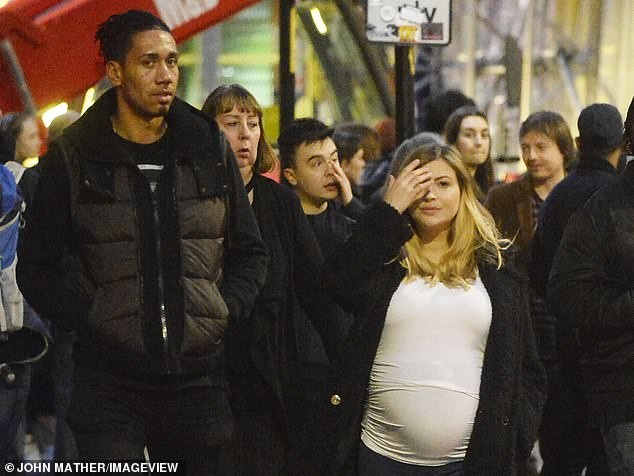 Smalling và vợ - Bóng Đá