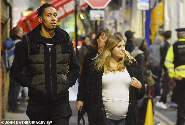 Smalling và vợ - Bóng Đá