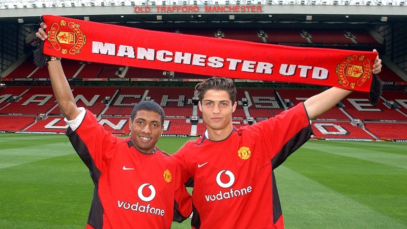 Bánh xe lịch sử 1 thập kỷ: MU từng dâng hiến cho Real một số 7 vĩ đại - Bóng Đá