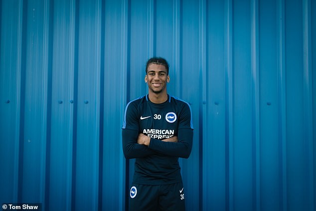 Với hành động này, Sterling trở thành người hùng trong mắt 'đối thủ' - Bóng Đá