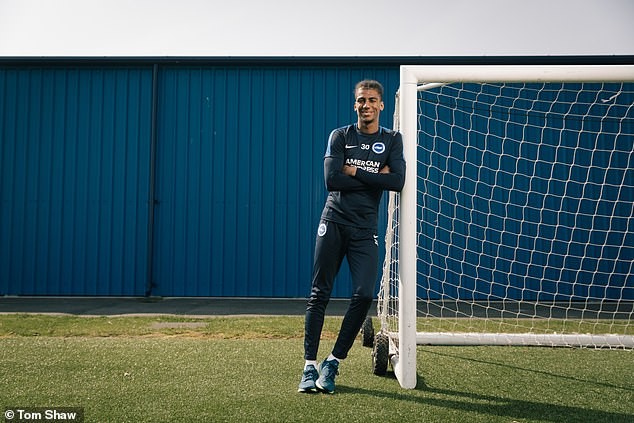 Với hành động này, Sterling trở thành người hùng trong mắt 'đối thủ' - Bóng Đá