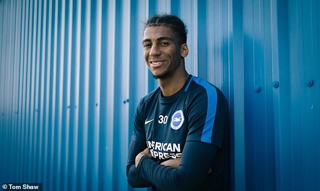 Với hành động này, Sterling trở thành người hùng trong mắt 'đối thủ' - Bóng Đá