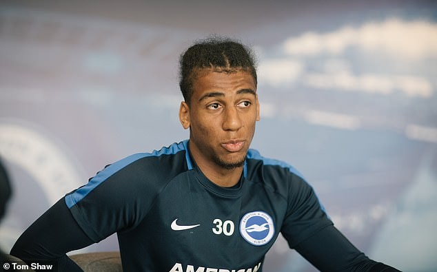 Với hành động này, Sterling trở thành người hùng trong mắt 'đối thủ' - Bóng Đá