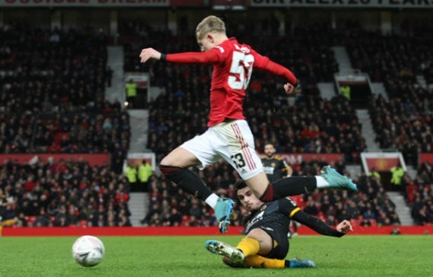 Williams vật tay đôi đối thủ - Bóng Đá