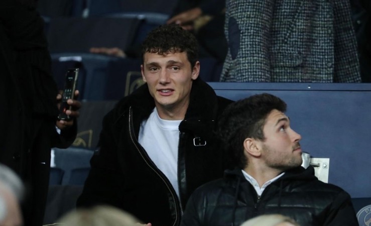 Benjamin Pavard attending PSG against Monaco at The Parc des Princes last night. - Bóng Đá