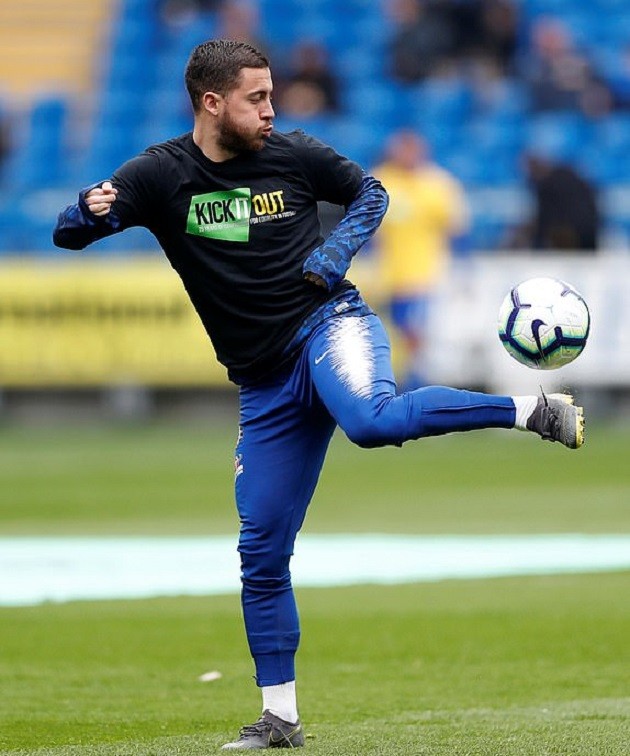 Khởi động kĩ càng, Hazard hụt hẫng thấy rõ khi bị Sarri 