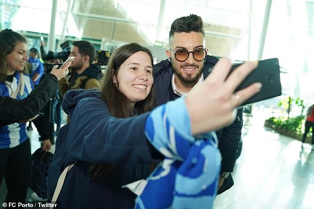 Liverpool cẩn thận, 'hung thần' Pepe chuẩn bị có mặt tại Anfield - Bóng Đá