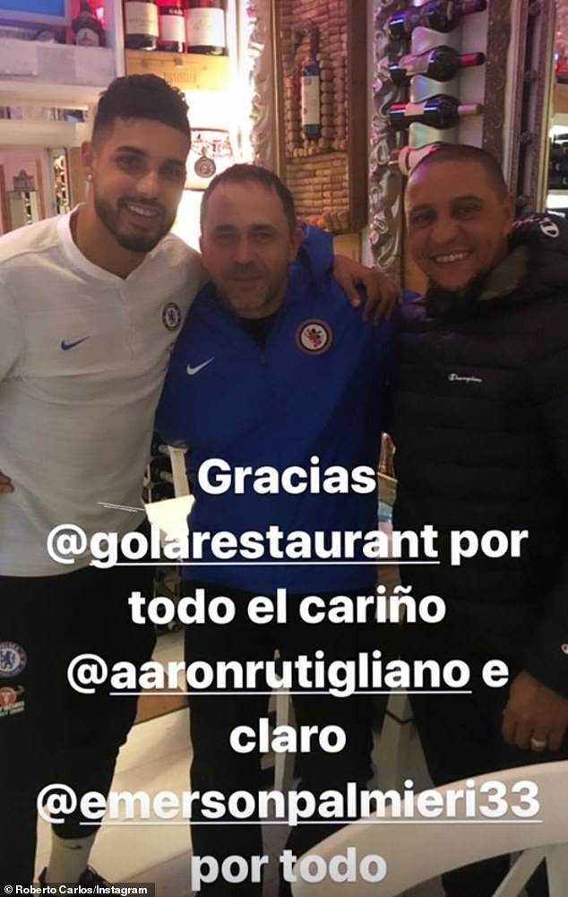 Jorginho Emerson ăn mừng cùng Roberto Carlos - Bóng Đá