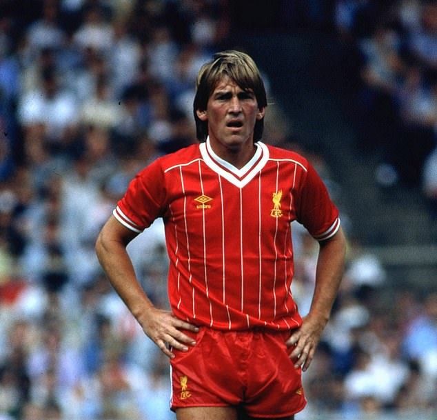 Liverpool ra mắt áo đấu - Bóng Đá