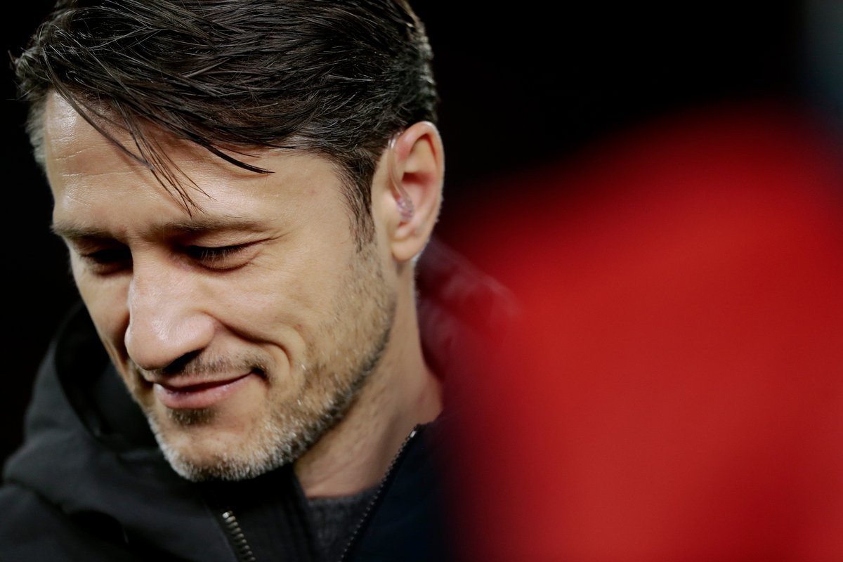 Bất ngờ với người Mustafi chạy đến cảm ơn sau pha làm dũng mãnh - Bóng Đá