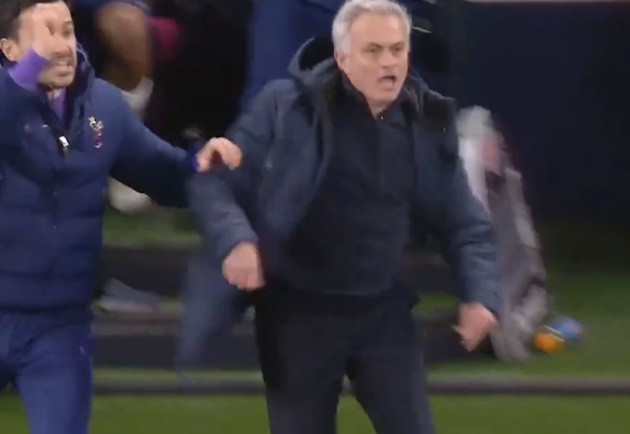 Jose Mourinho RAGING in hilarious video after Raheem Sterling tried to win second penalty during Tottenham victory - Bóng Đá