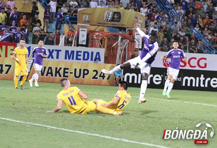 TRỰC TIẾP Hà Nội 0-0 SLNA (H1): Omar Faye uy hiếp khung thành đội khách - Bóng Đá