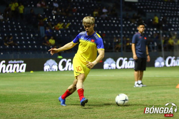 CĐV nhuộm đỏ Chang Arena, sẵn sàng tiếp lửa ĐT Việt Nam - Bóng Đá