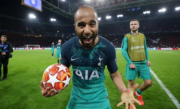 Hattrick của Moura đâu chỉ khiến Ajax đau khổ, Man Utd kém gì? - Bóng Đá