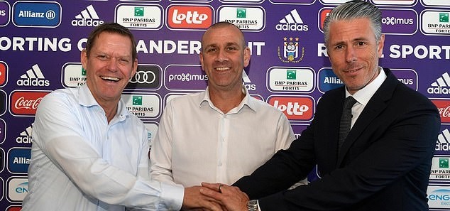 Simon Davies theo chân Kompany đến Anderlecht - Bóng Đá