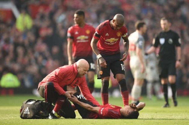 Gạt qua nỗi đau chấn thương, Lingard tìm thú vui tiêu khiển bên bạn bè - Bóng Đá