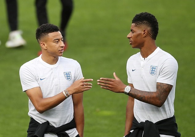 Manchester United duo Marcus Rashford and Jesse Lingard soak up the sun on Miami Beach - Bóng Đá