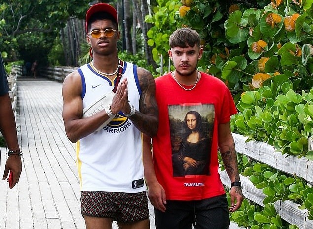 Manchester United duo Marcus Rashford and Jesse Lingard soak up the sun on Miami Beach - Bóng Đá