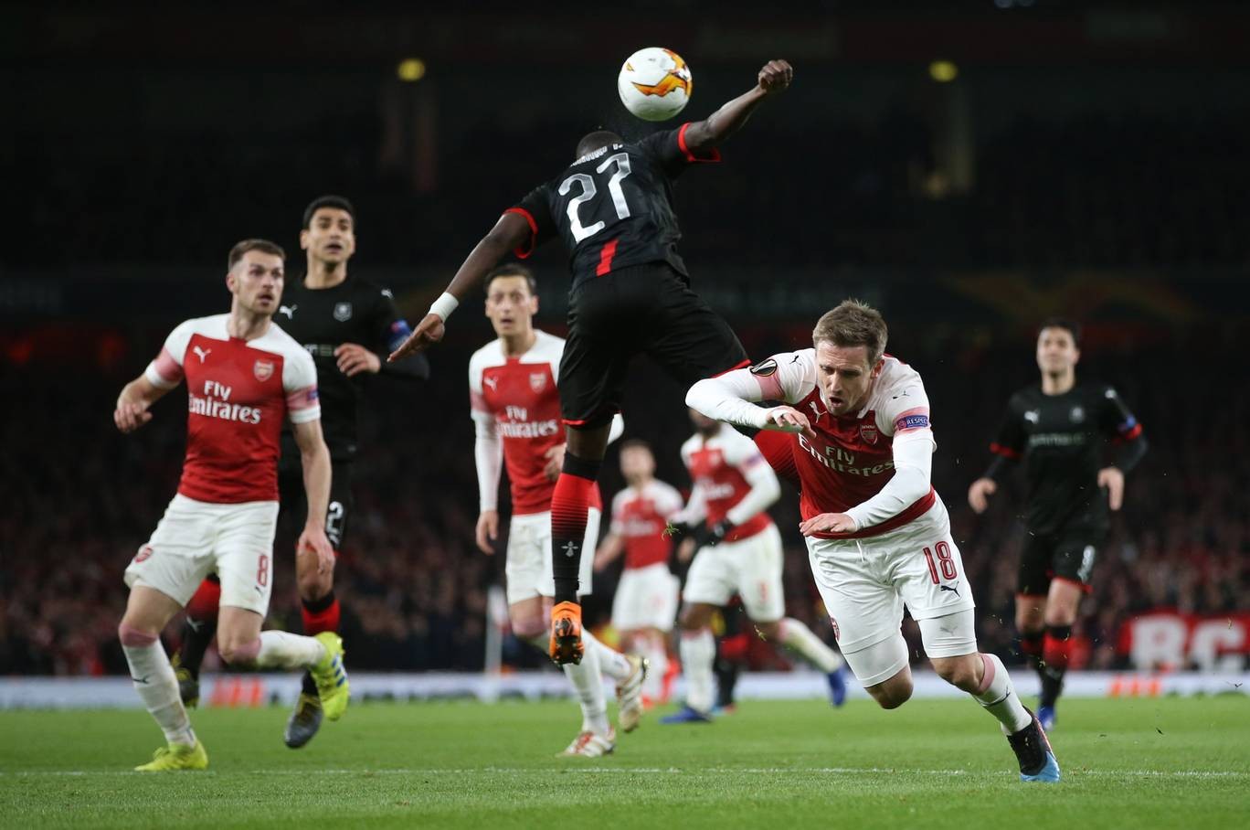 Ghi bàn lẫn kiến tạo, Aubameyang vẫn bị chấm điểm thua hậu vệ - Bóng Đá