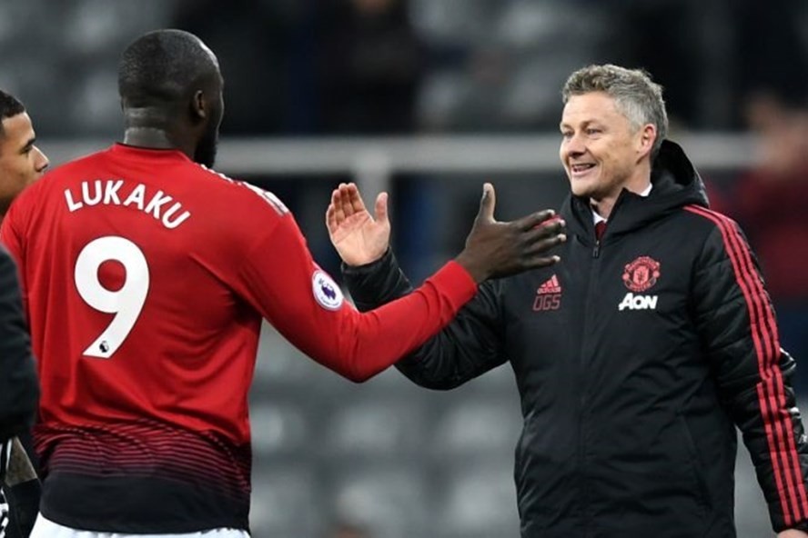 Man Utd, cơn điên tại Paris và 2 kẻ 