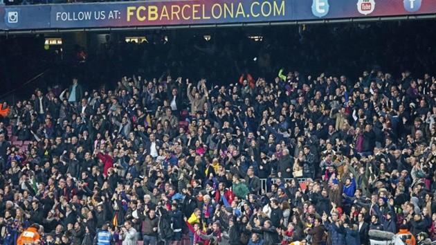Fan Barca chế giễu Coutinho - Bóng Đá