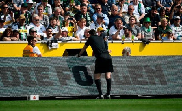 5 điểm nhấn Monchengladbach 0-2 Dortmund: VAR xuất hiện đúng lúc, 