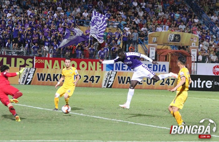 TRỰC TIẾP Hà Nội 1-0 SLNA (H1): Oseni mở điểm cho đội chủ nhà - Bóng Đá