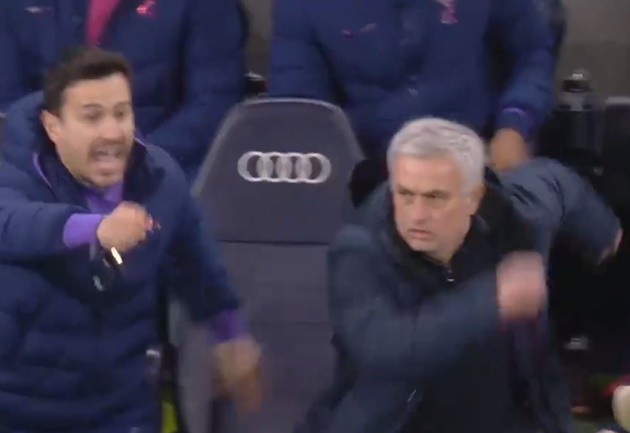 Jose Mourinho RAGING in hilarious video after Raheem Sterling tried to win second penalty during Tottenham victory - Bóng Đá
