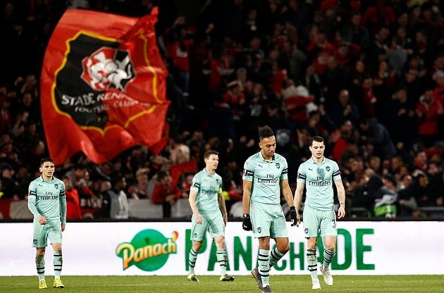 Sokratis lãnh thẻ đỏ và đây là thái độ khó tin của Emery với học trò - Bóng Đá