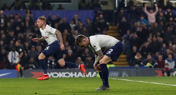 Son Heung-min như tài tử điện ảnh, nhận giải Cầu thủ xuất sắc nhất PL - Bóng Đá