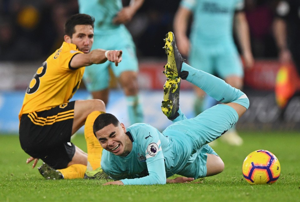 10 cầu thủ chơi bẩn nhất Premier League mùa 2018/19 - Bóng Đá