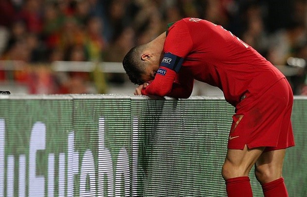 Silva đáng bị thẻ đỏ? - Bóng Đá