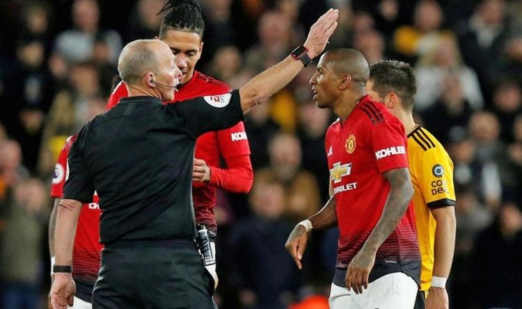 Bán, bán hết! Man Utd thua Wolves chỉ rõ 3 cái tên Solskjaer cần bán đứt Hè này - Bóng Đá