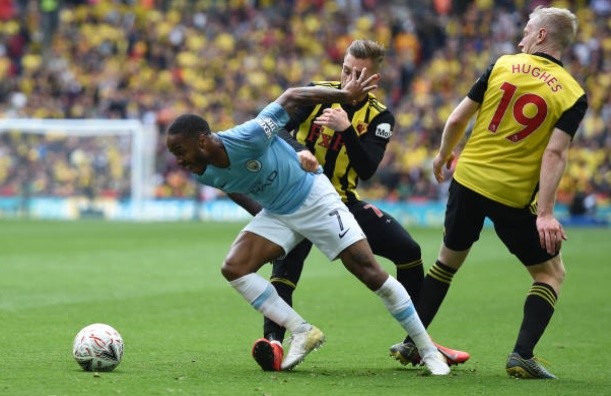 Pep giáo huấn Sterling - Bóng Đá