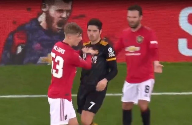 Williams vật tay đôi đối thủ - Bóng Đá