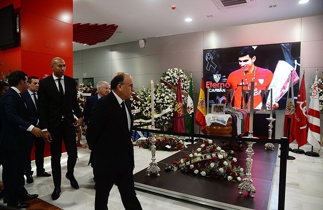 Huyền thoại Real lặng người trong tang lễ của Antonio Reyes - Bóng Đá