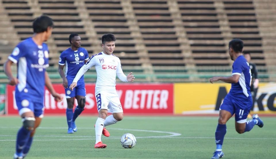 Fan MU ném đá Pereira - Bóng Đá