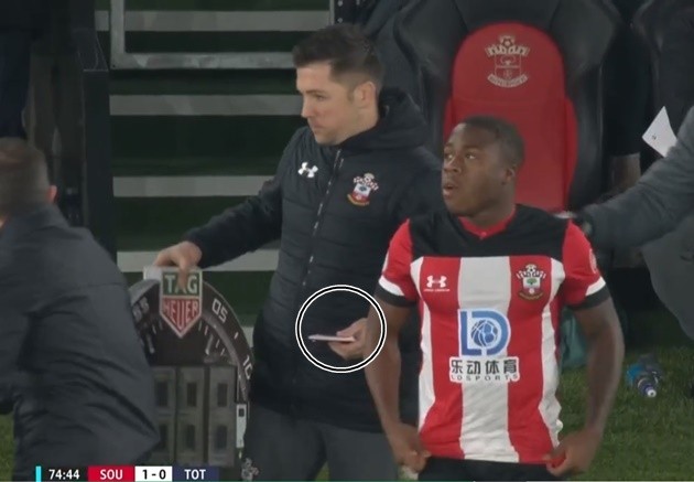 Jose Mourinho: I was rude to an idiot, says Tottenham manager after booking - Bóng Đá