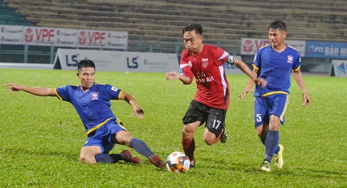 Varane tỏa sáng, Real Madrid chia sẻ ngôi đầu với Barca - Bóng Đá