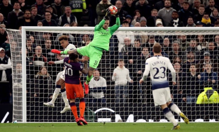 Fan City đòi sút Otamendi - Bóng Đá