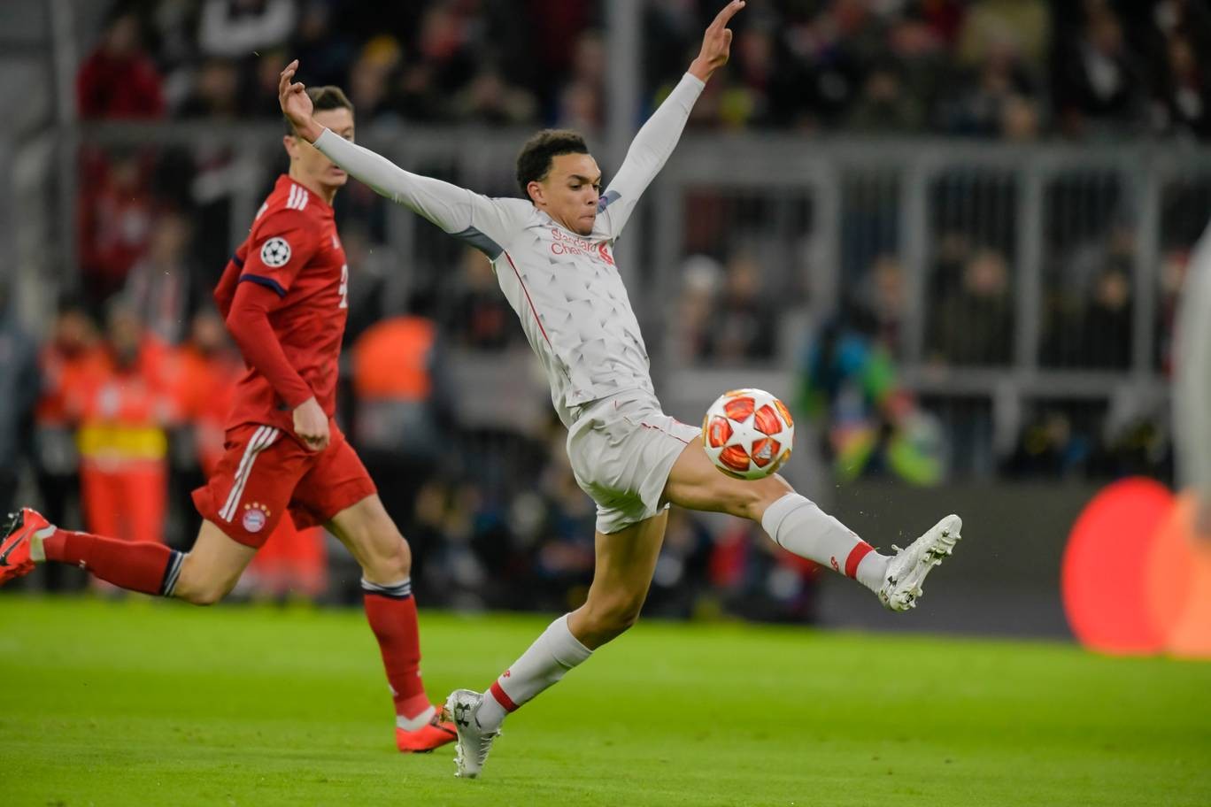 Quên Lewandowski hay Muller đi, đây mới là 