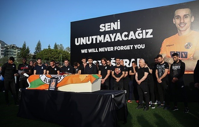 Tang lễ Josef Sural (Daily Mail) - Bóng Đá