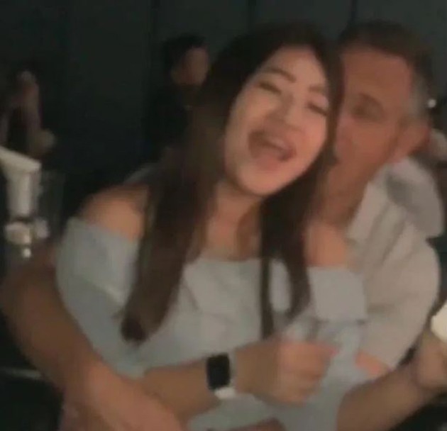 Sếp lớn Bayern phá vỡ im lặng về vấn đề chuyển nhượng tại đội bóng - Bóng Đá