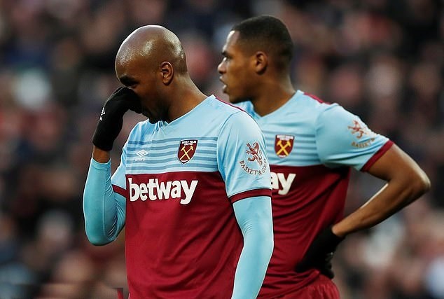 10 điểm nhấn sau vòng 25 Premier League - Bóng Đá