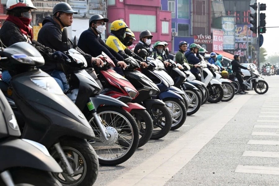 Theo đó, hộ nghèo có thể được hỗ trợ tới 100% giá trị xe nhưng tối đa 20 triệu đồng, trong khi hộ cận nghèo được hỗ trợ 80%, với mức trần 15 triệu đồng.

